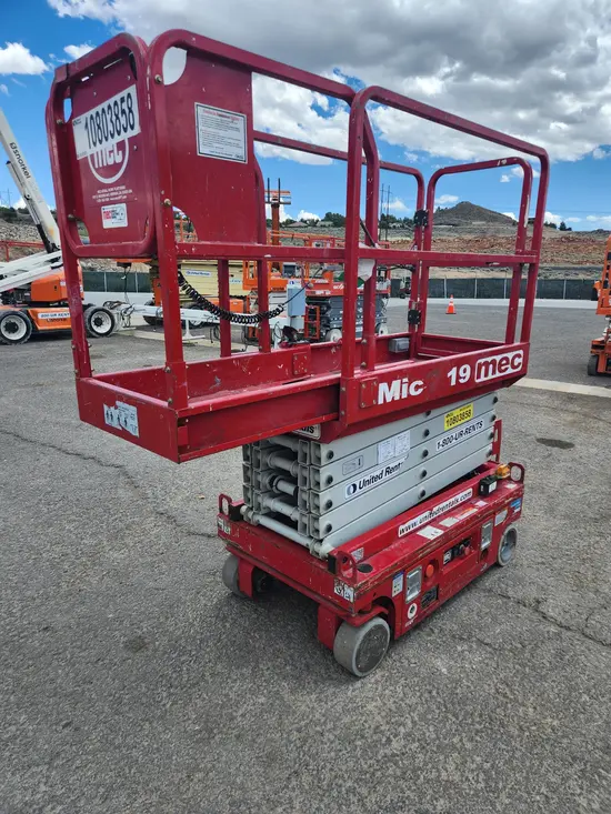 2018 MEC MICRO 19 Scissor Lift