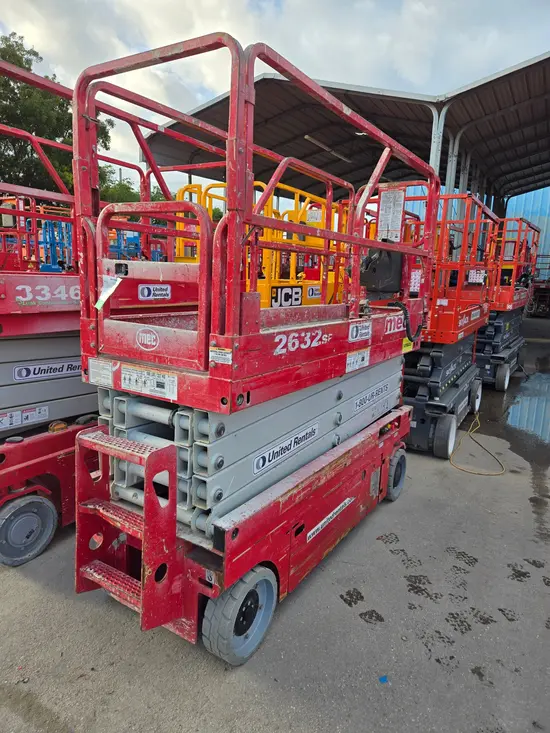 2017 MEC 2632SE Scissor Lift