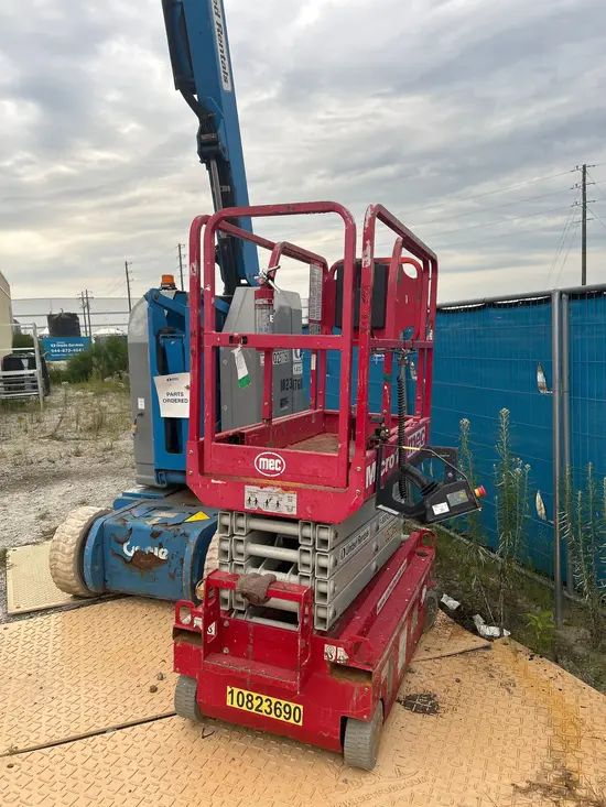 2018 MEC MICRO 19 Scissor Lift