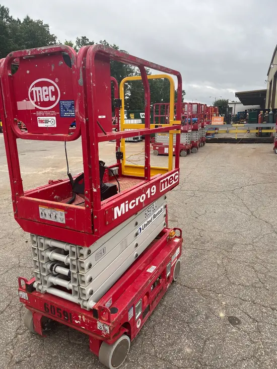 2018 MEC MICRO 19 Scissor Lift