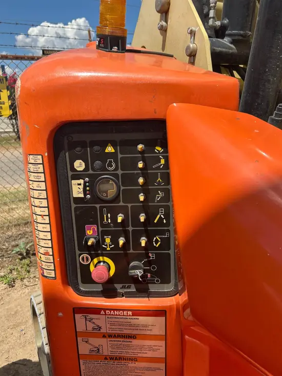 2016 JLG E400AJPN Articulating Boom Lift