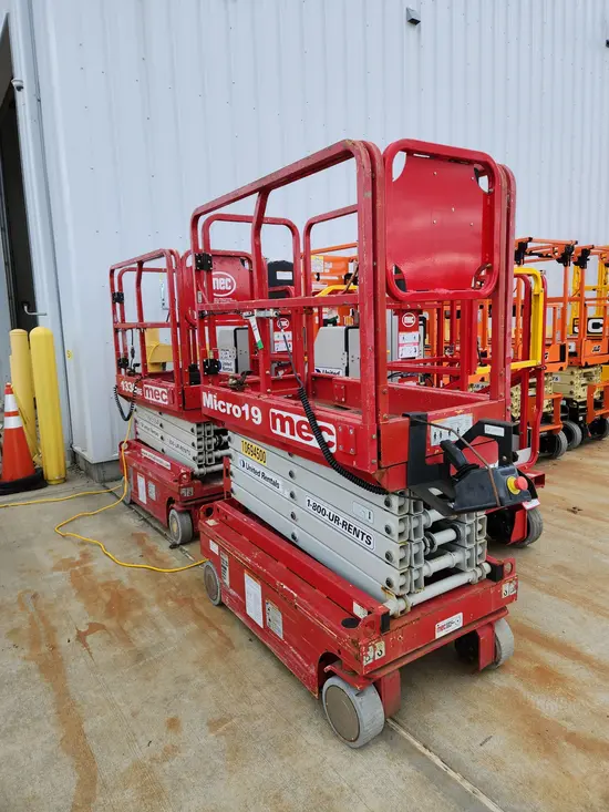 2017 MEC MICRO 19 Scissor Lift