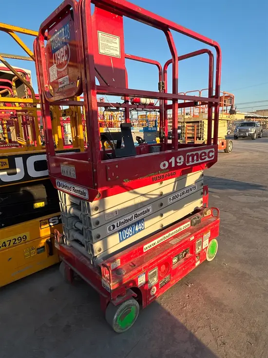 2019 MEC MICRO 19 Scissor Lift