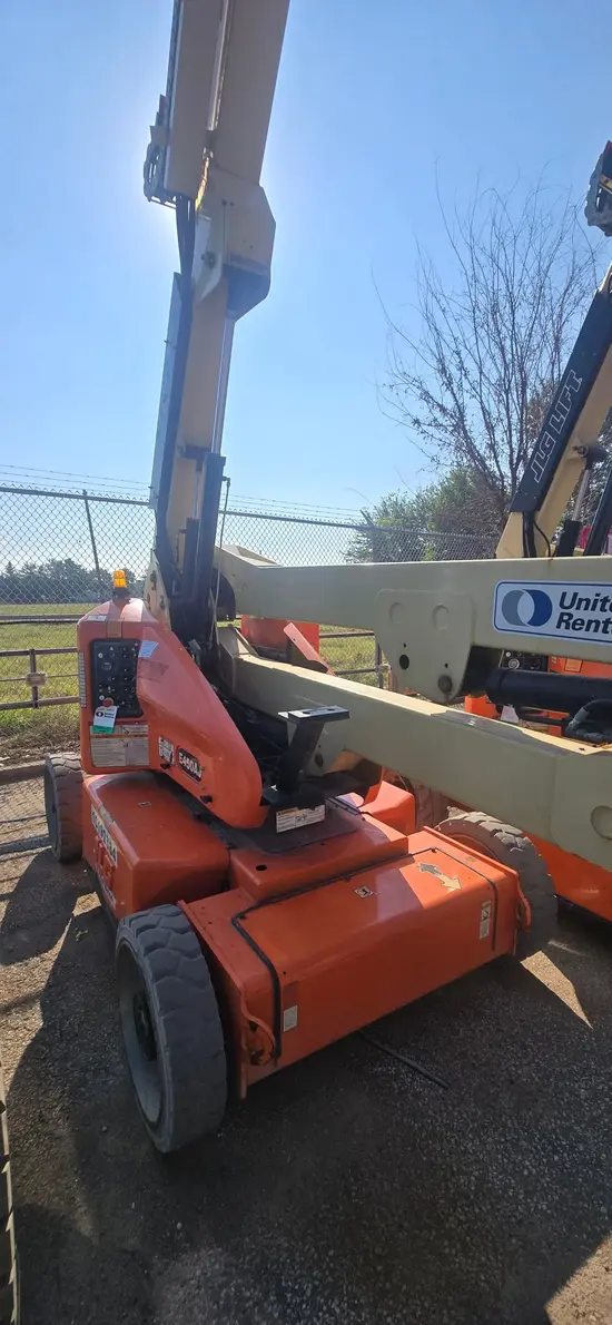2013 JLG E450AJ Articulating Boom Lift