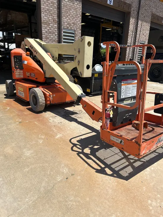 2016 JLG E400AN Articulating Boom Lift