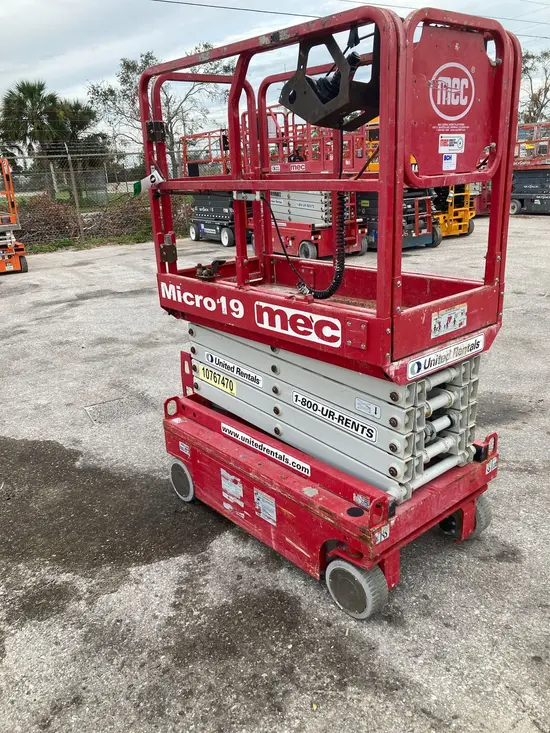 2018 MEC MICRO 19 Scissor Lift