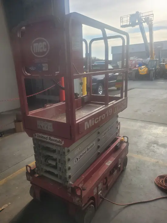 2018 MEC MICRO 19 Scissor Lift
