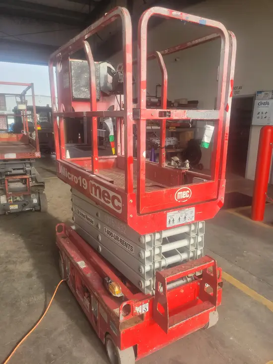 2018 MEC MICRO 19 Scissor Lift