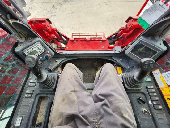 2022 Takeuchi TL12R2-CR Track Loader
