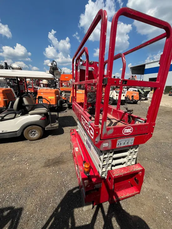 2018 MEC MICRO 19 Scissor Lift