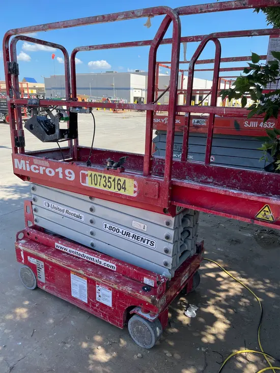 2018 MEC MICRO 19 Scissor Lift
