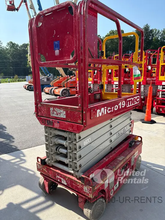 2018 MEC MICRO 19 Scissor Lift