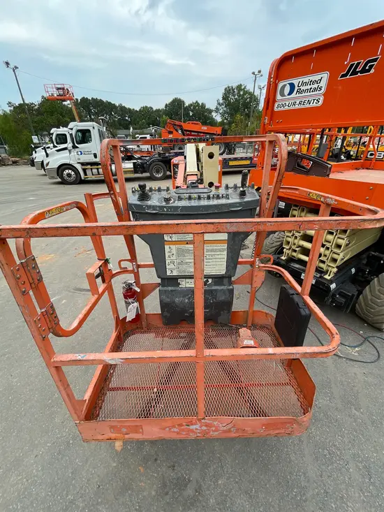 2016 JLG E400AJPN Articulating Boom Lift