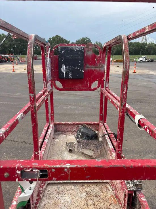 2018 MEC MICRO 19 Scissor Lift