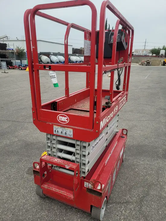 2018 MEC MICRO 19 Scissor Lift