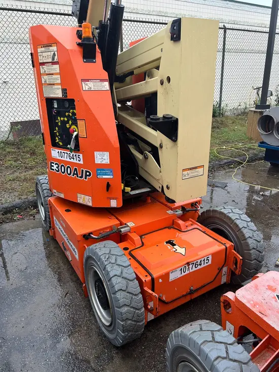 2018 JLG E300AJP Articulating Boom Lift