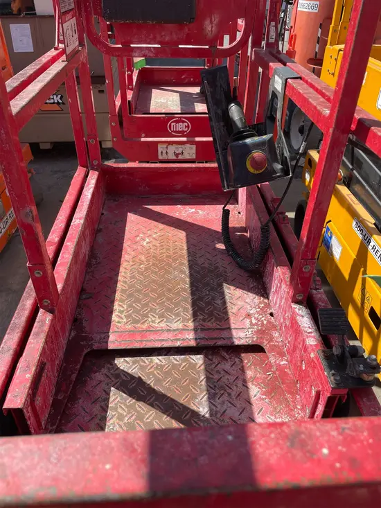 2019 MEC MICRO 19 Scissor Lift