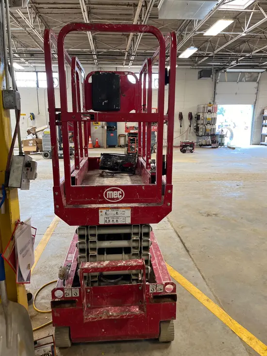 2017 MEC MICRO 19 Scissor Lift