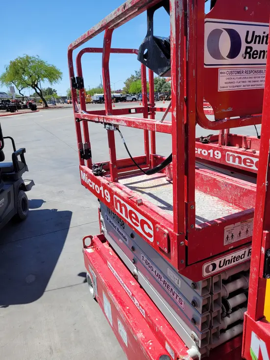 2018 MEC MICRO 19 Scissor Lift