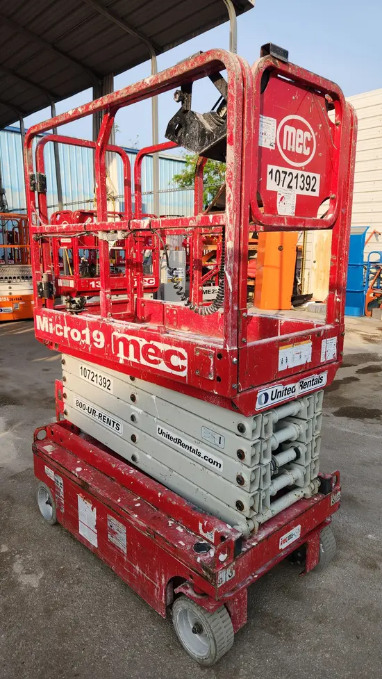 2018 MEC MICRO 19 Scissor Lift