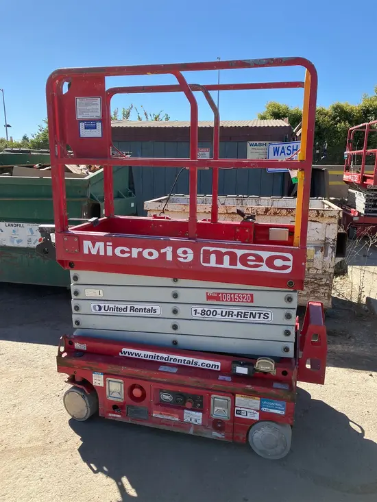 2018 MEC MICRO 19 Scissor Lift