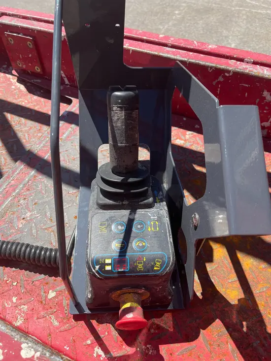 2018 MEC MICRO 19 Scissor Lift