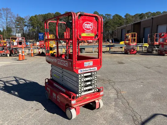 2019 MEC MICRO 19 Scissor Lift