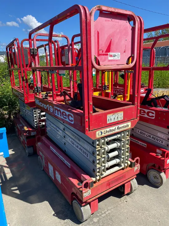 2018 MEC MICRO 19 Scissor Lift