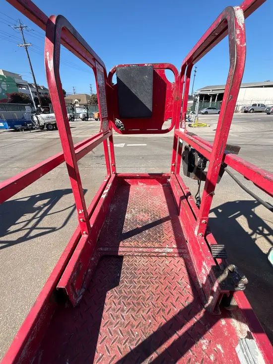 2019 MEC MICRO 19 Scissor Lift
