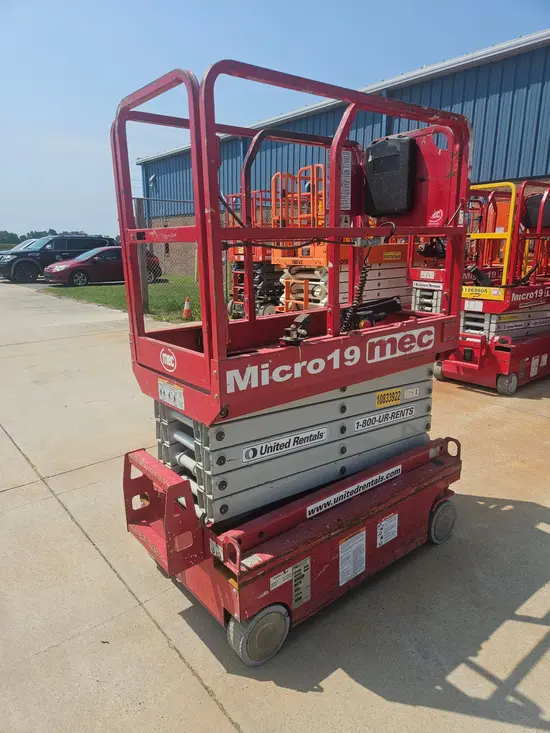 2018 MEC MICRO 19 Scissor Lift