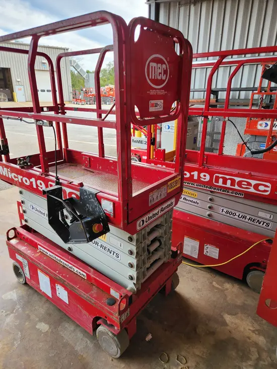 2018 MEC MICRO 19 Scissor Lift