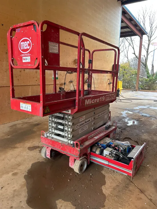 2018 MEC MICRO 19 Scissor Lift