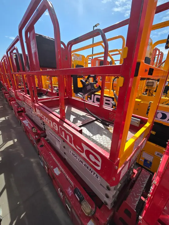 2018 MEC MICRO 19 Scissor Lift