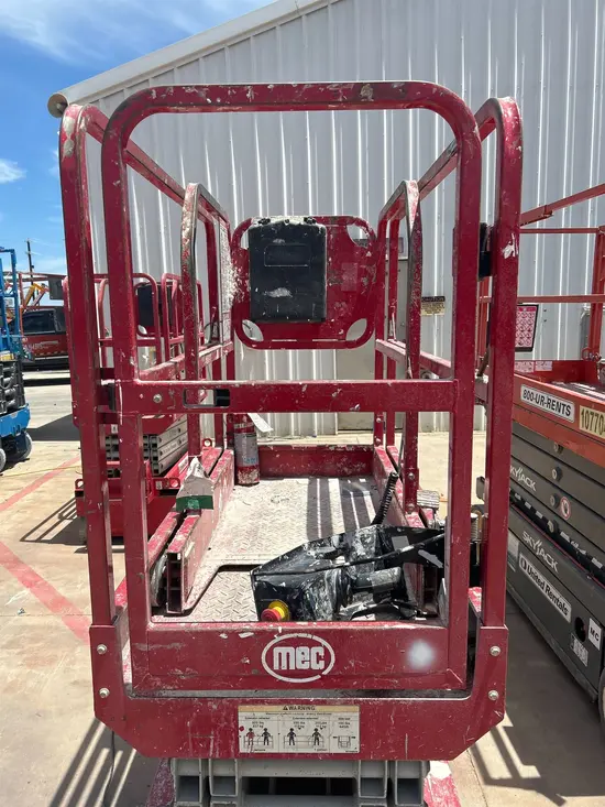 2018 MEC MICRO 19 Scissor Lift