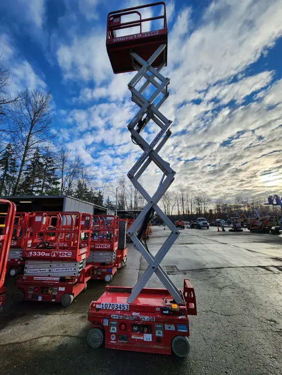 2017 MEC MICRO 19 Scissor Lift