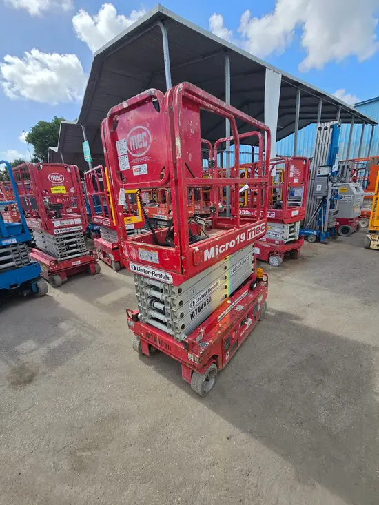 2018 MEC MICRO 19 Scissor Lift