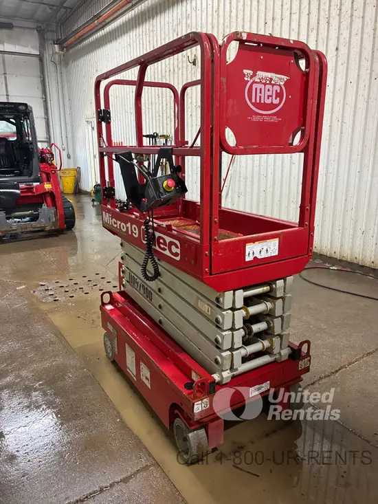 2020 MEC MICRO 19 Scissor Lift