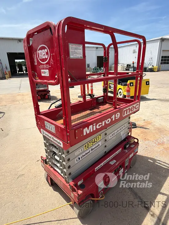 2018 MEC MICRO 19 Scissor Lift