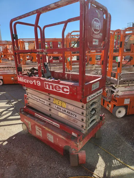 2018 MEC MICRO 19 Scissor Lift
