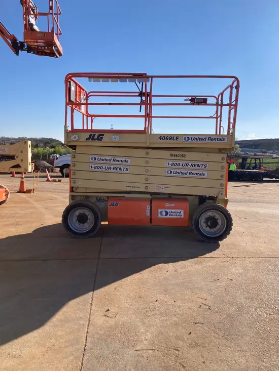 2017 Skyjack SJ6832RT Rough Terrain Scissor Lift