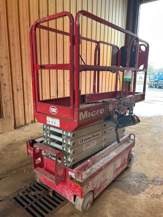 2018 MEC MICRO 19 Scissor Lift