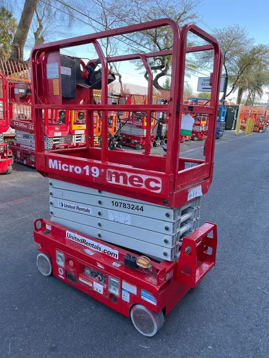 2018 MEC MICRO 19 Scissor Lift