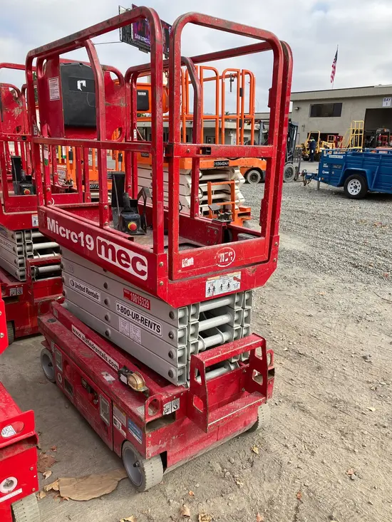 2018 MEC MICRO 19 Scissor Lift