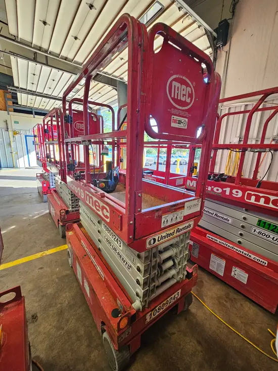 2018 MEC MICRO 19 Scissor Lift