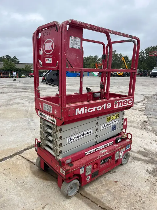 2018 MEC MICRO 19 Scissor Lift