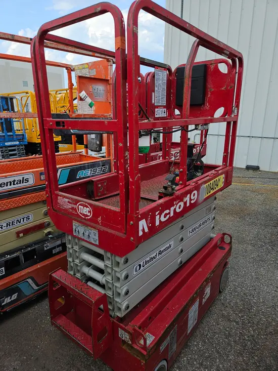 2018 MEC MICRO 19 Scissor Lift