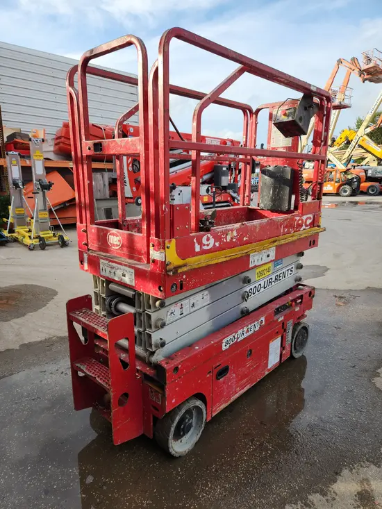 2017 MEC 1930SE Scissor Lift