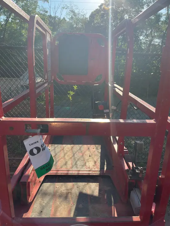 2017 MEC 1330SE Scissor Lift