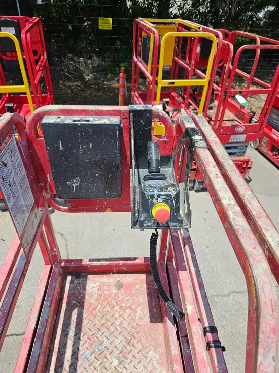 2018 MEC MICRO 19 Scissor Lift