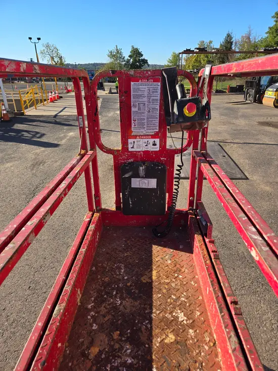 2017 MEC 1930SE Scissor Lift